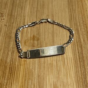Silver Jewelry Chain Bracelet with Polished Finish